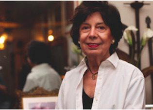 Sus obras quedan,<br/> por Mayte Navarro 2 Checheta Lopez de Blanco Atril press