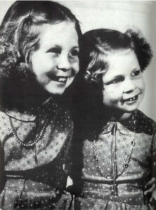 La princesa peculiar,<br/> por Mayte Navarro 2 Reina Sofia y su hermana Irene Atril press e1749767496504